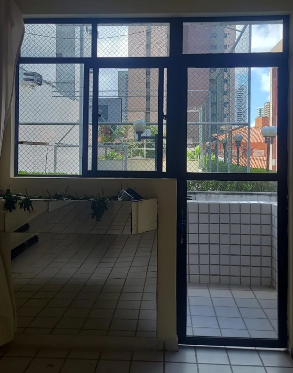 Porta e Janela de vidro com esquadria