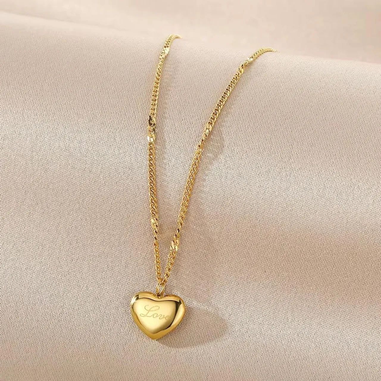 Colar Dourado Com Pingente De Coração  - Foto 5
