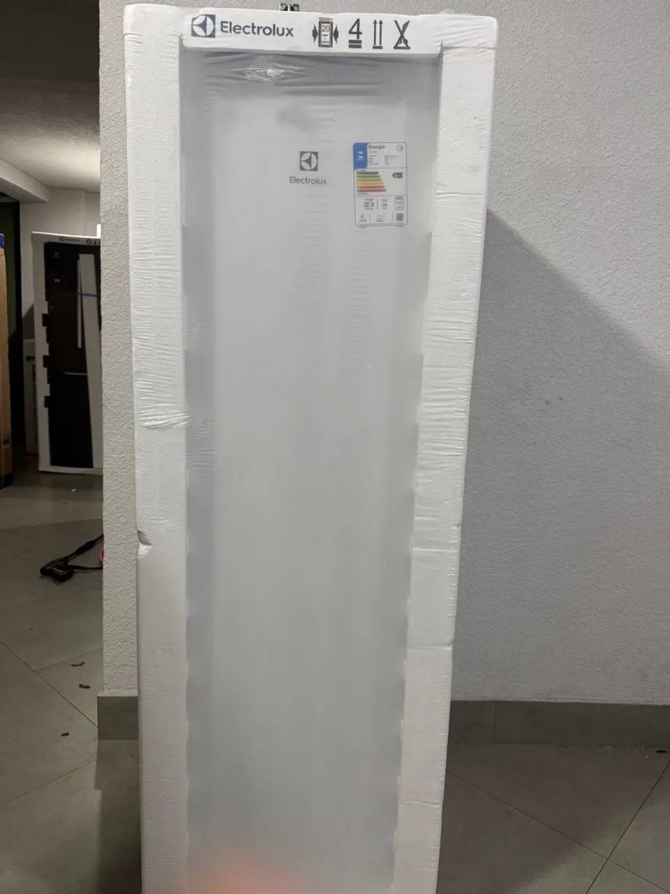 Freezer Vertical Electrolux Cycle Defrost 234L Inverter Uma Porta (FEI27) novo - Foto 2