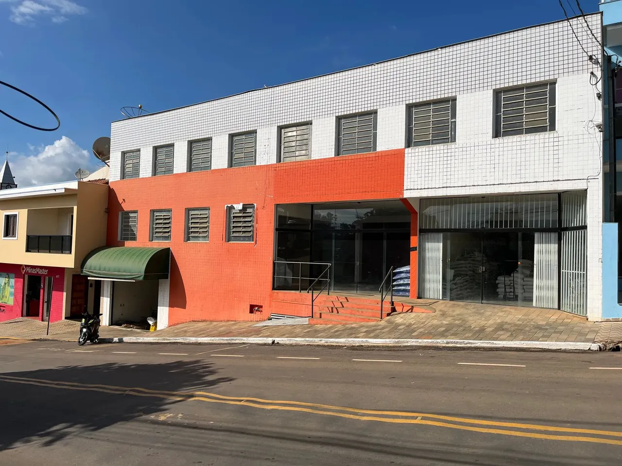 Prédio Comercial para Locação no Centro 1.000 m² na Rua Mais Movimentada de Juruaia!