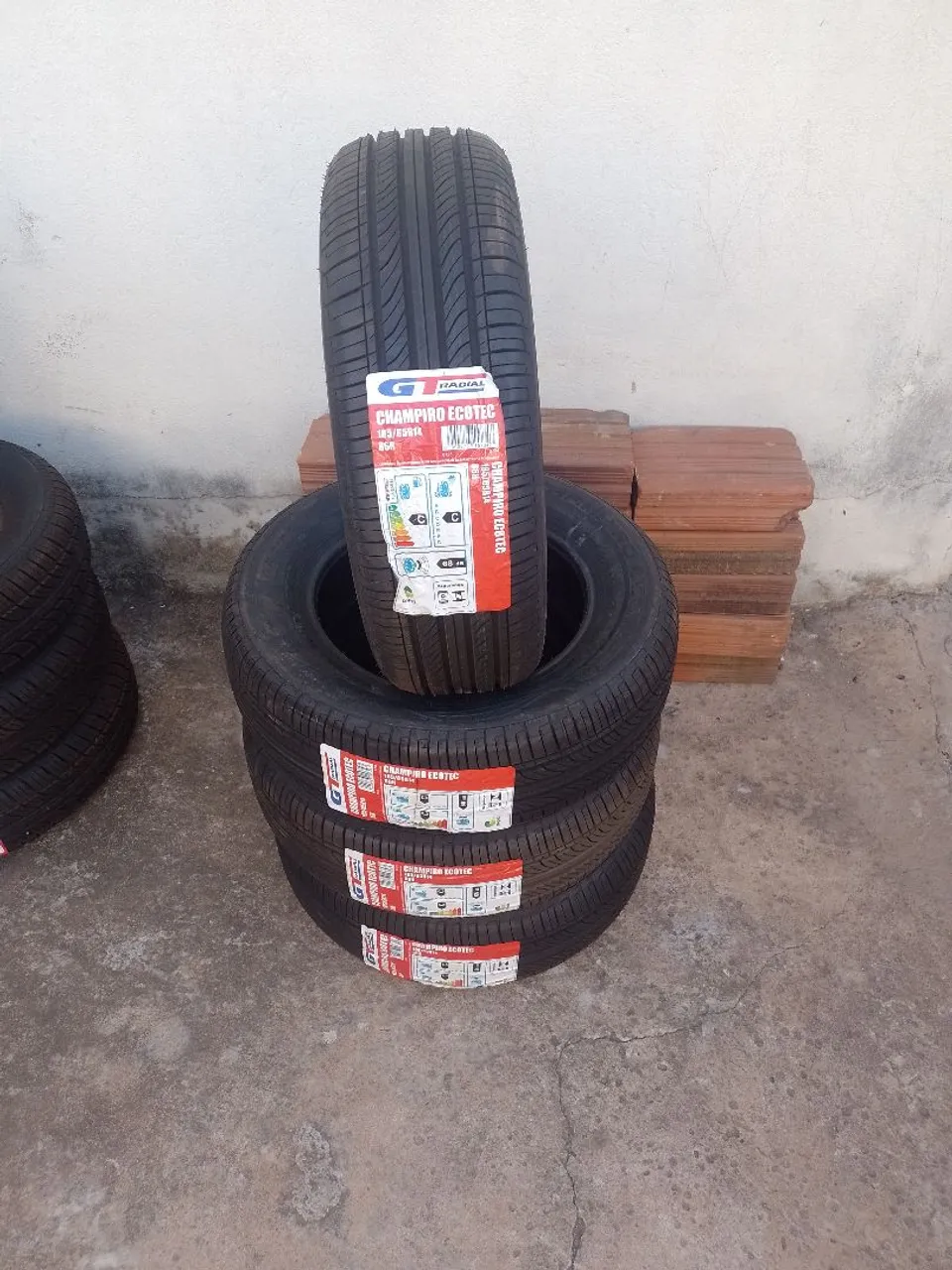Jogo de Pneus GT Radial Champiro Ecotec novos $280,00 cada unidade