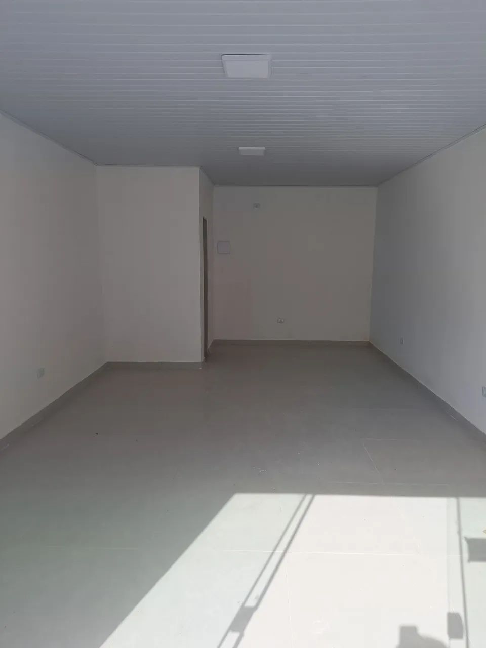 Alugo Salas Comerciais Novas Com Lavabo, prep.A/C e Vagas - Foto 3
