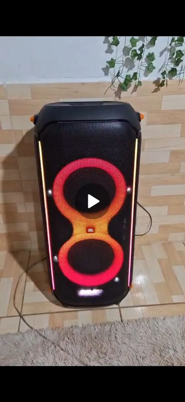 Caixa de Som JBL com Iluminação LED 710