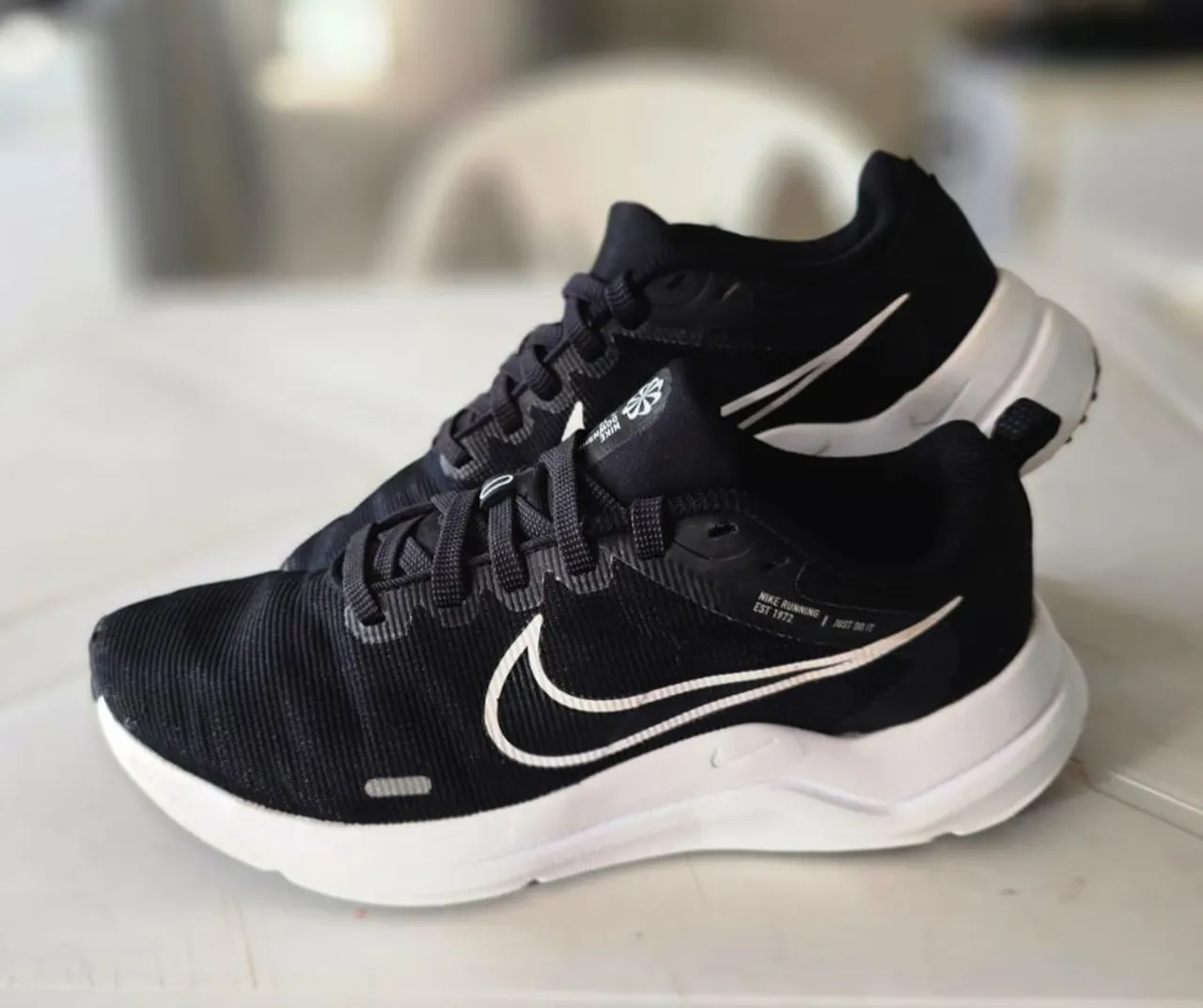 Tênis Nike Downshifter 12 - Preto e Branco