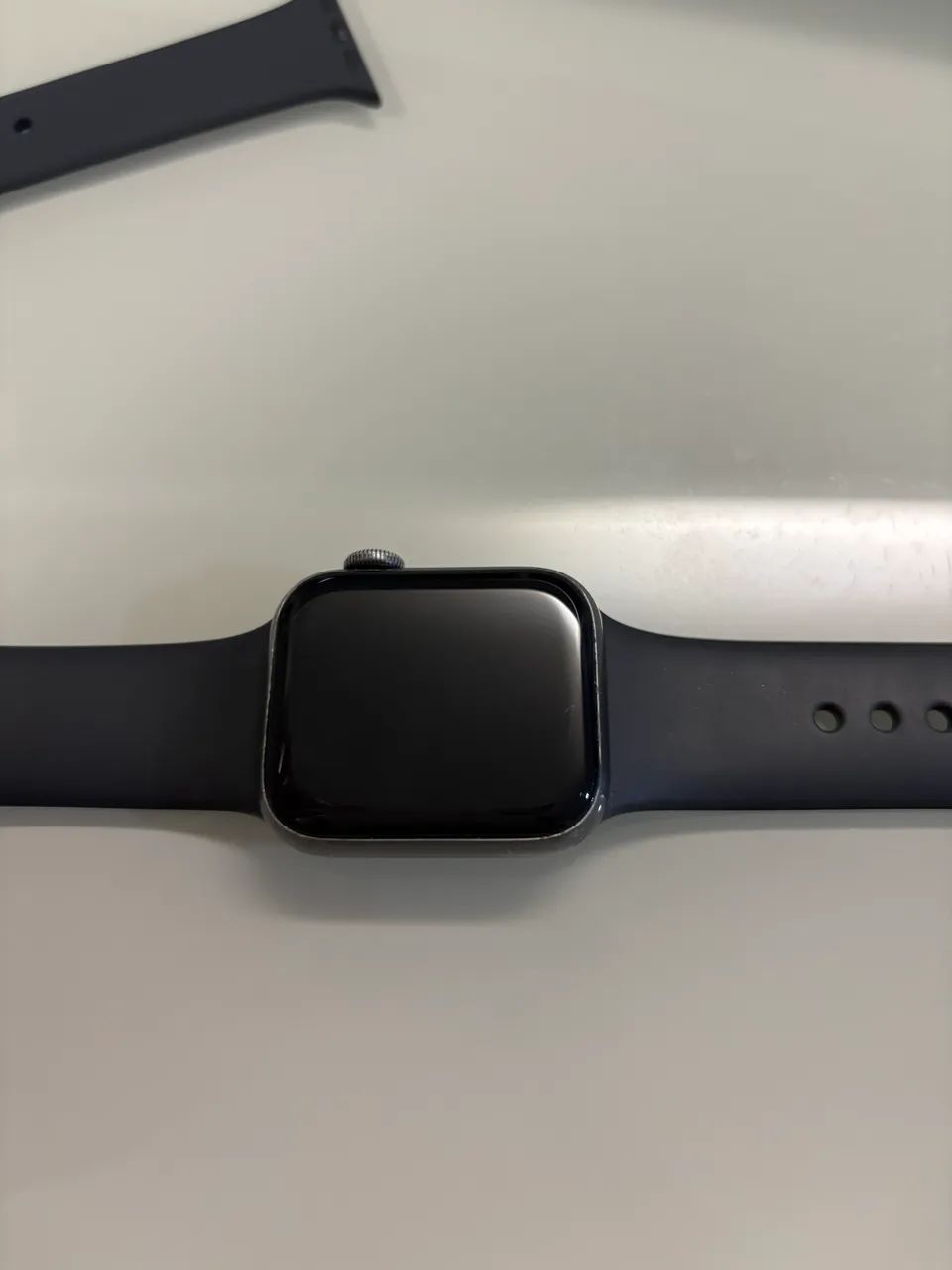 Apple Watch Series 5 40 MM Space Gray Aluminum Case Black Sport Band