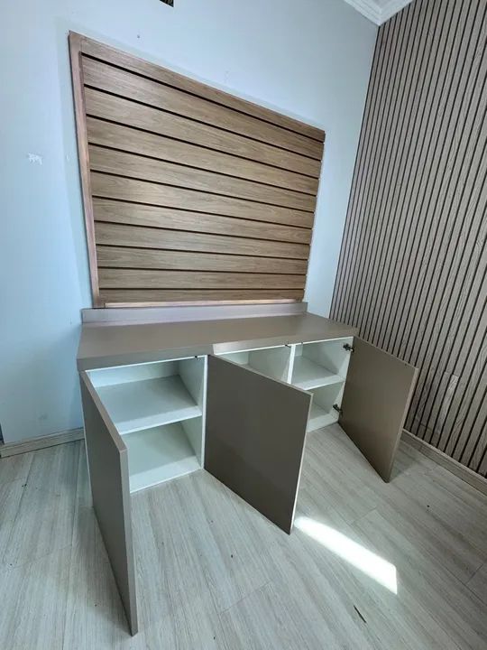 Painel Ripado em Madeira + armário 3 gavetas  - Foto 3
