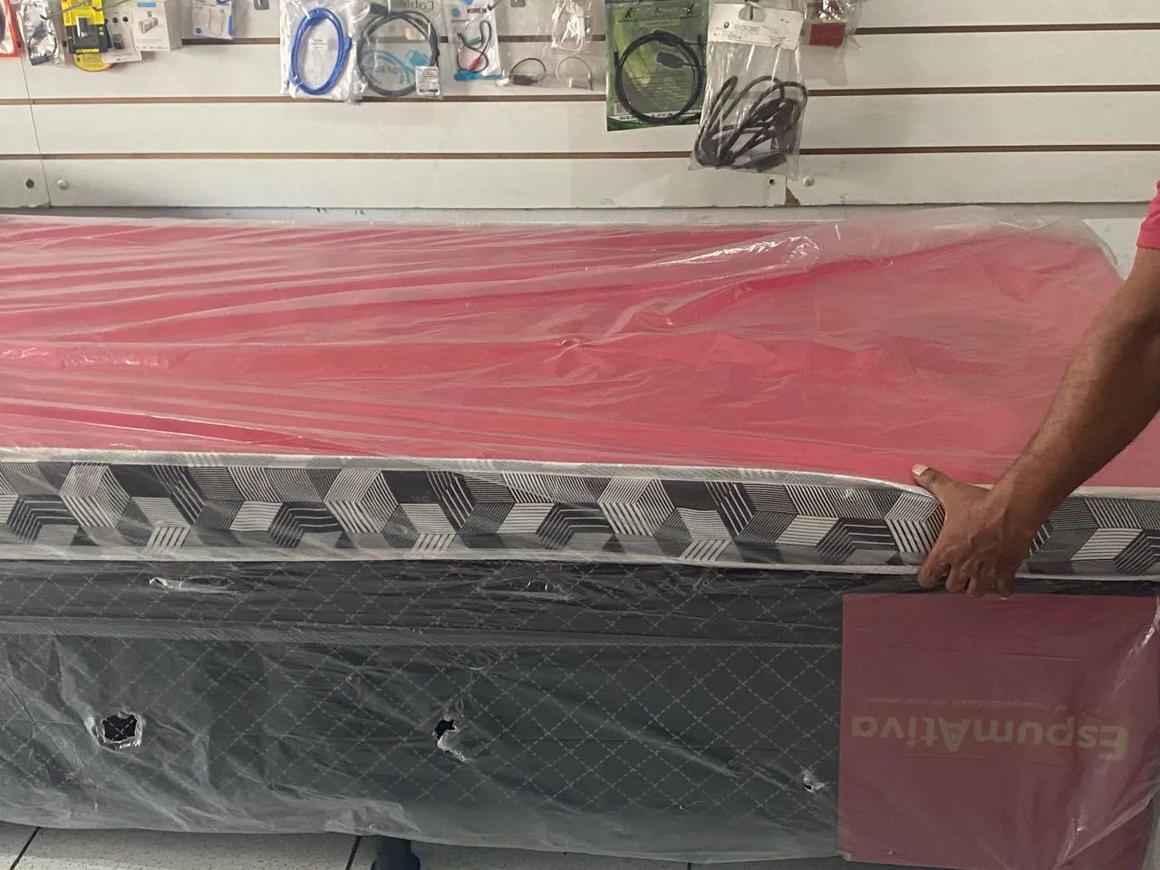 Cama solteiro box com colchão de espuma 10cm + travesseiro brinde