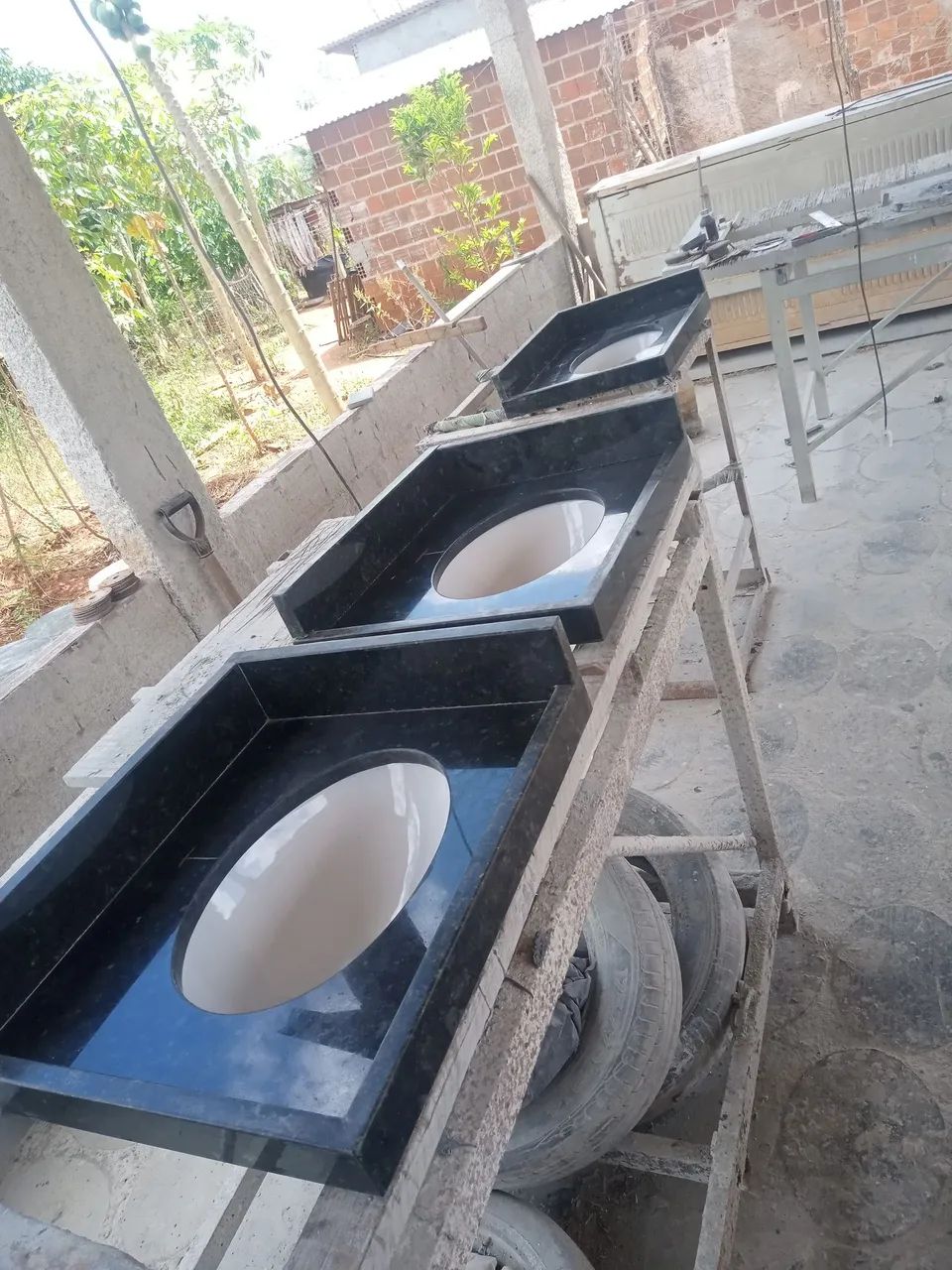 Lavatório de granito verde Ubatuba 50x42 