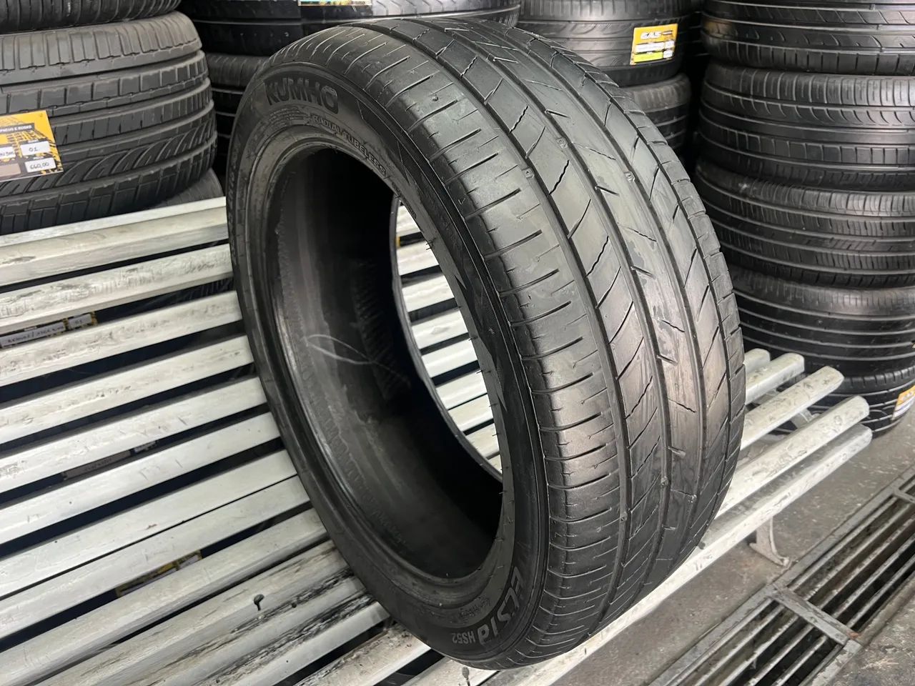 Pneu 235/45/18 Kumho Ecsta HS52 / Pneu 235/45R18 - Foto 3