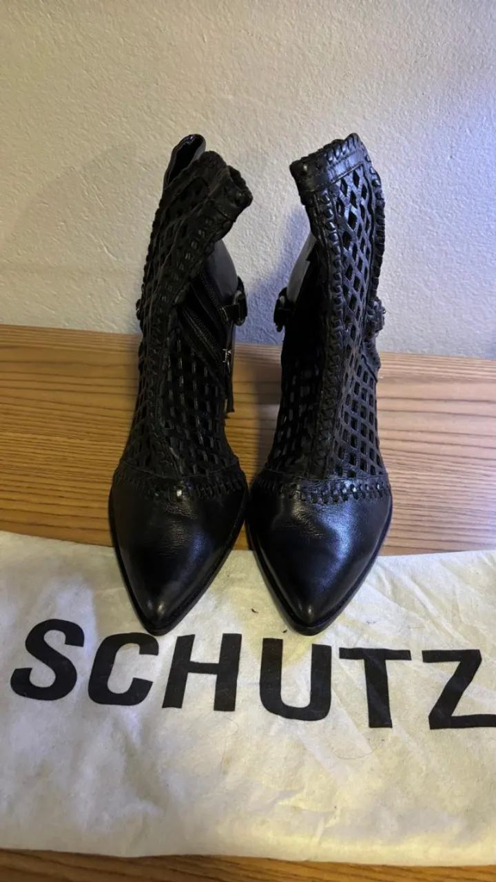 Bota Schutz couro NOVA lindíssima