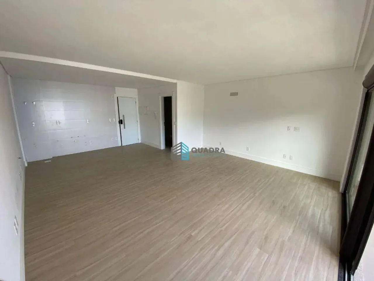 Studio de Alto Padrão com 1 Dormitório Próximo ao Floripa Shopping