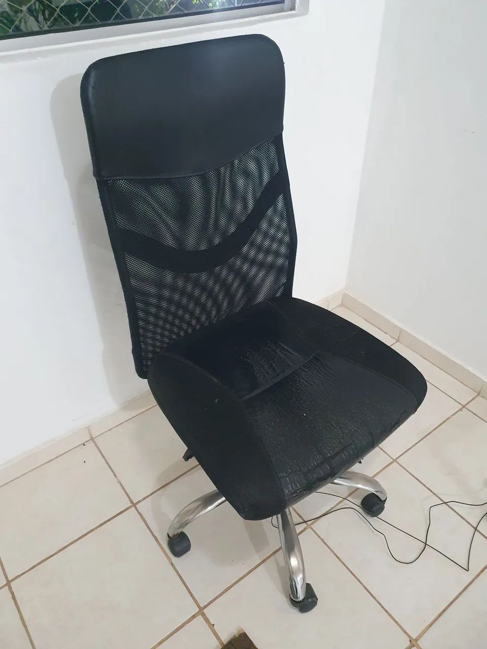 Cadeira escritório pra ir rápido  - Foto 4