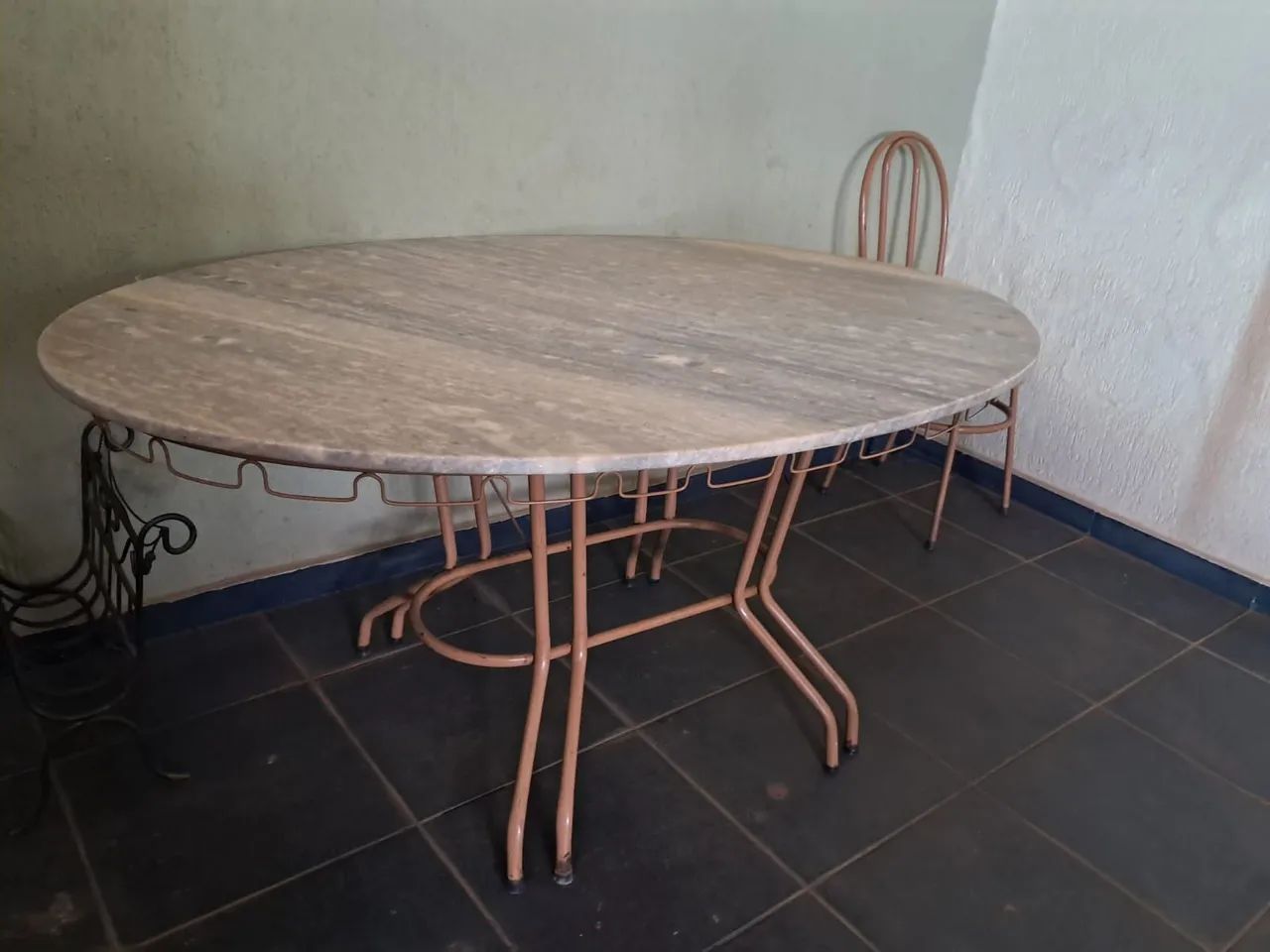 Mesaarmore e ferro com cadeiras 64317062684419120