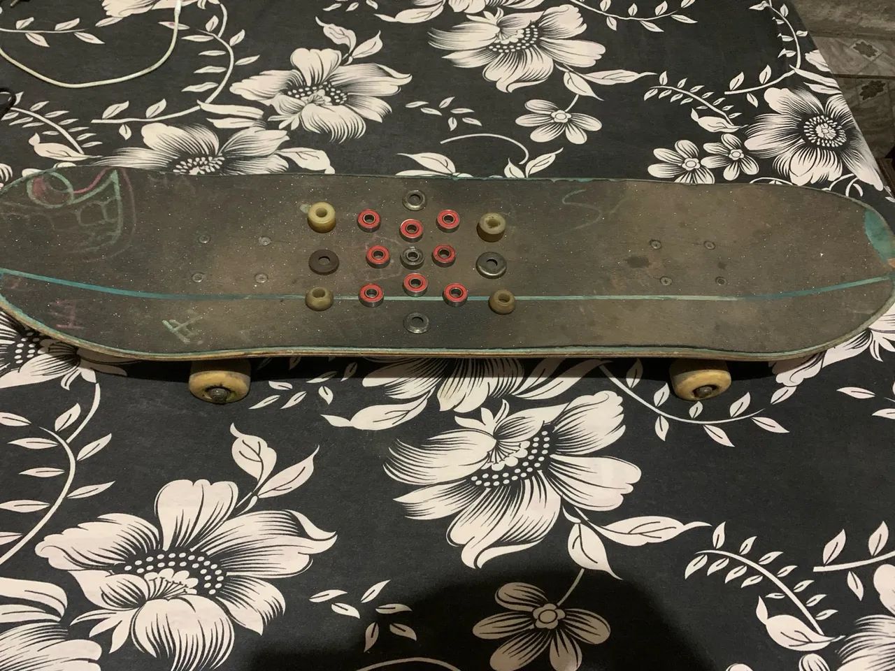 Skate street profissional shape da maple e rolamentos de brinde e amortecedor 