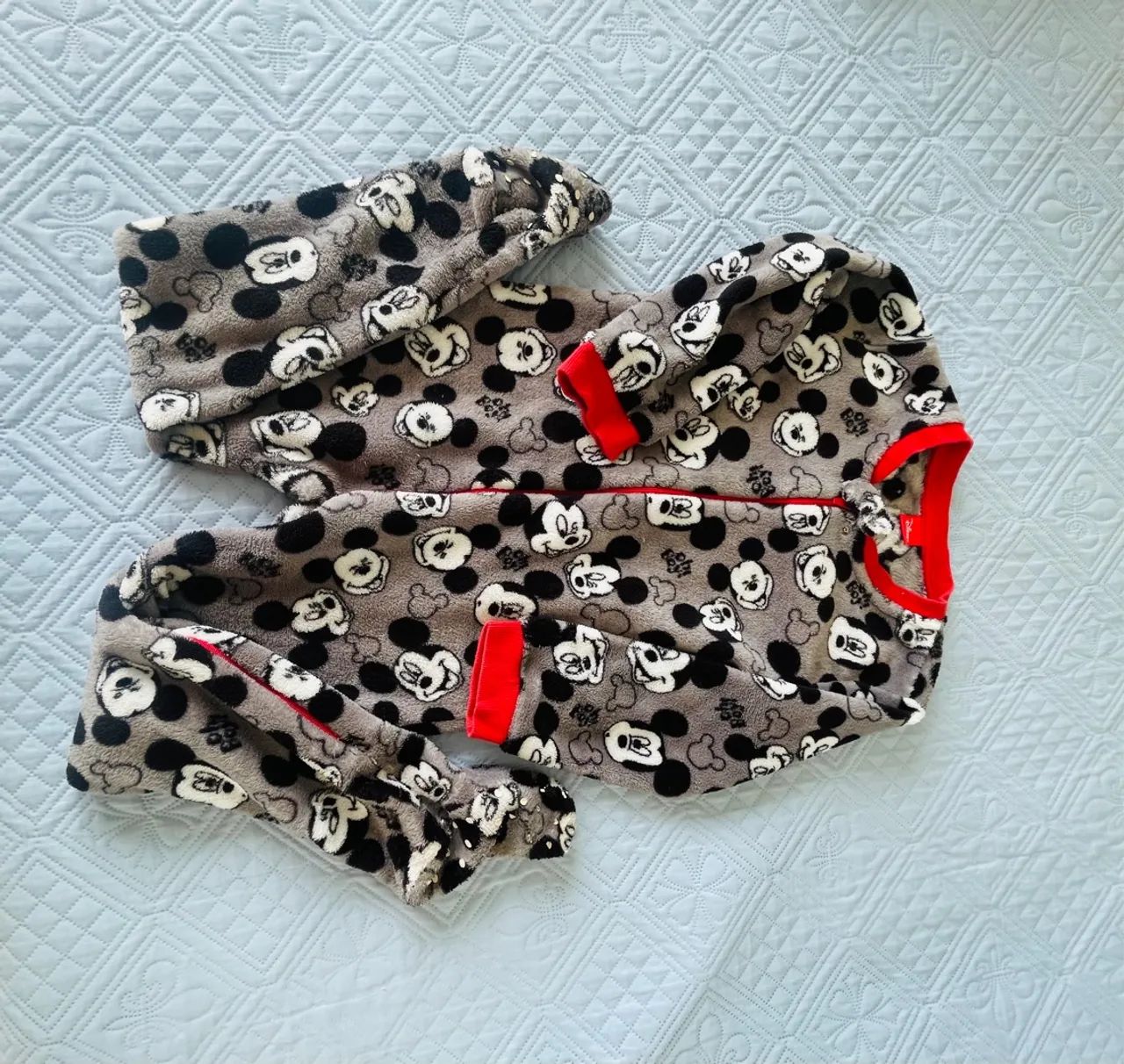 Macacão em fleece tamanho 4 Disney