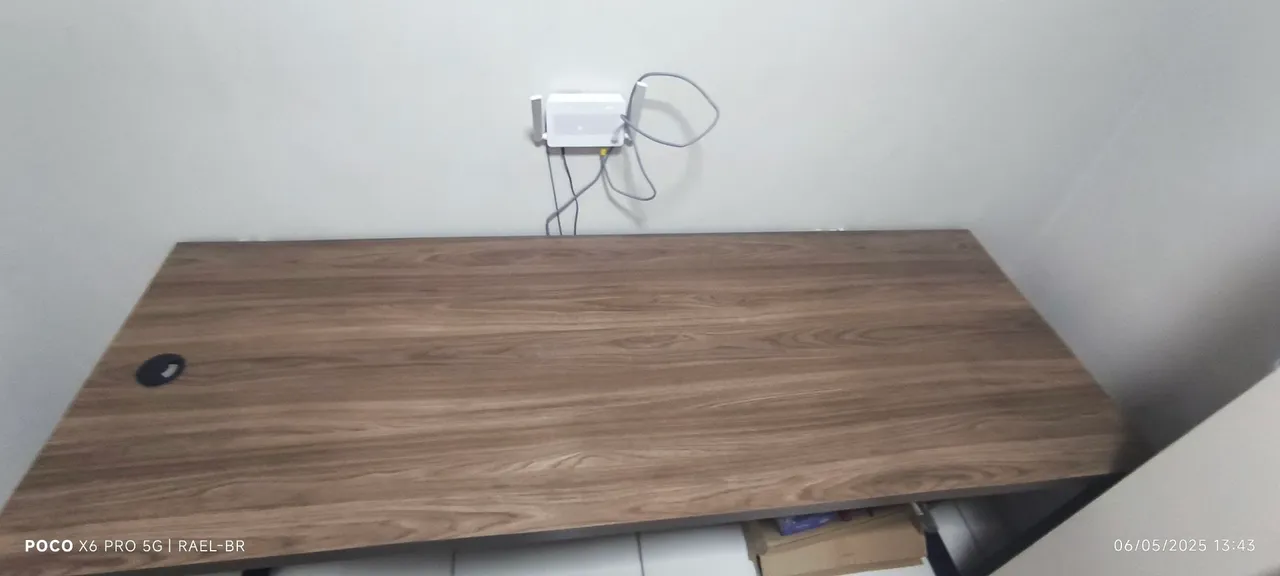 Mesa de escritório em ótimo estado boa para fazer setup também