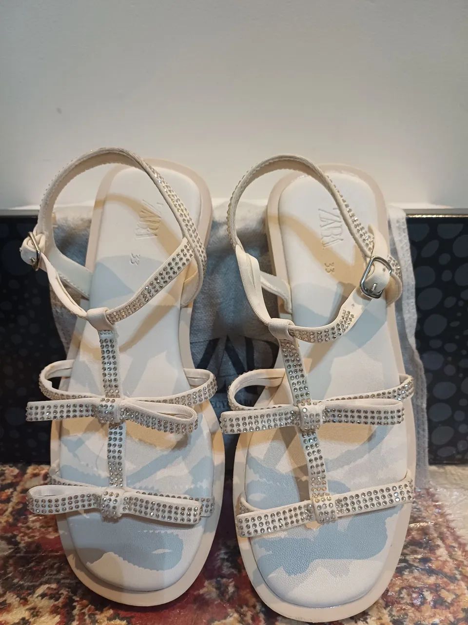 Sandália infantil Zara semi-nova off-white com strass,  tam.31. - Foto 4