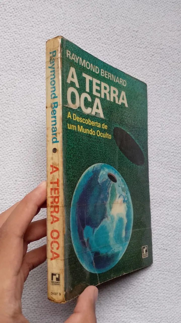 Livro A Terra Oca - A descoberta de um mundo oculto - Foto 2