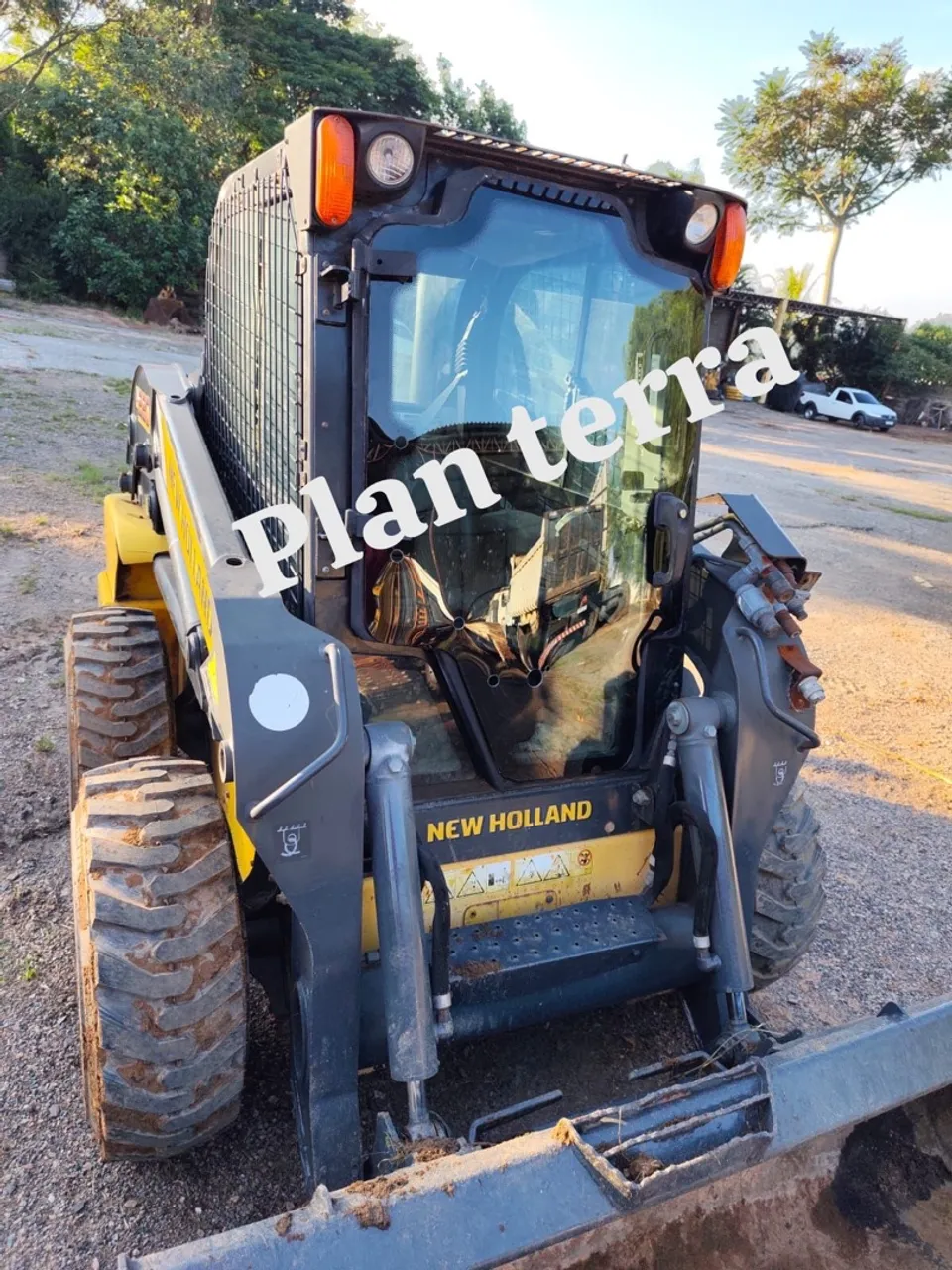 Mine carregadeira New holland L220