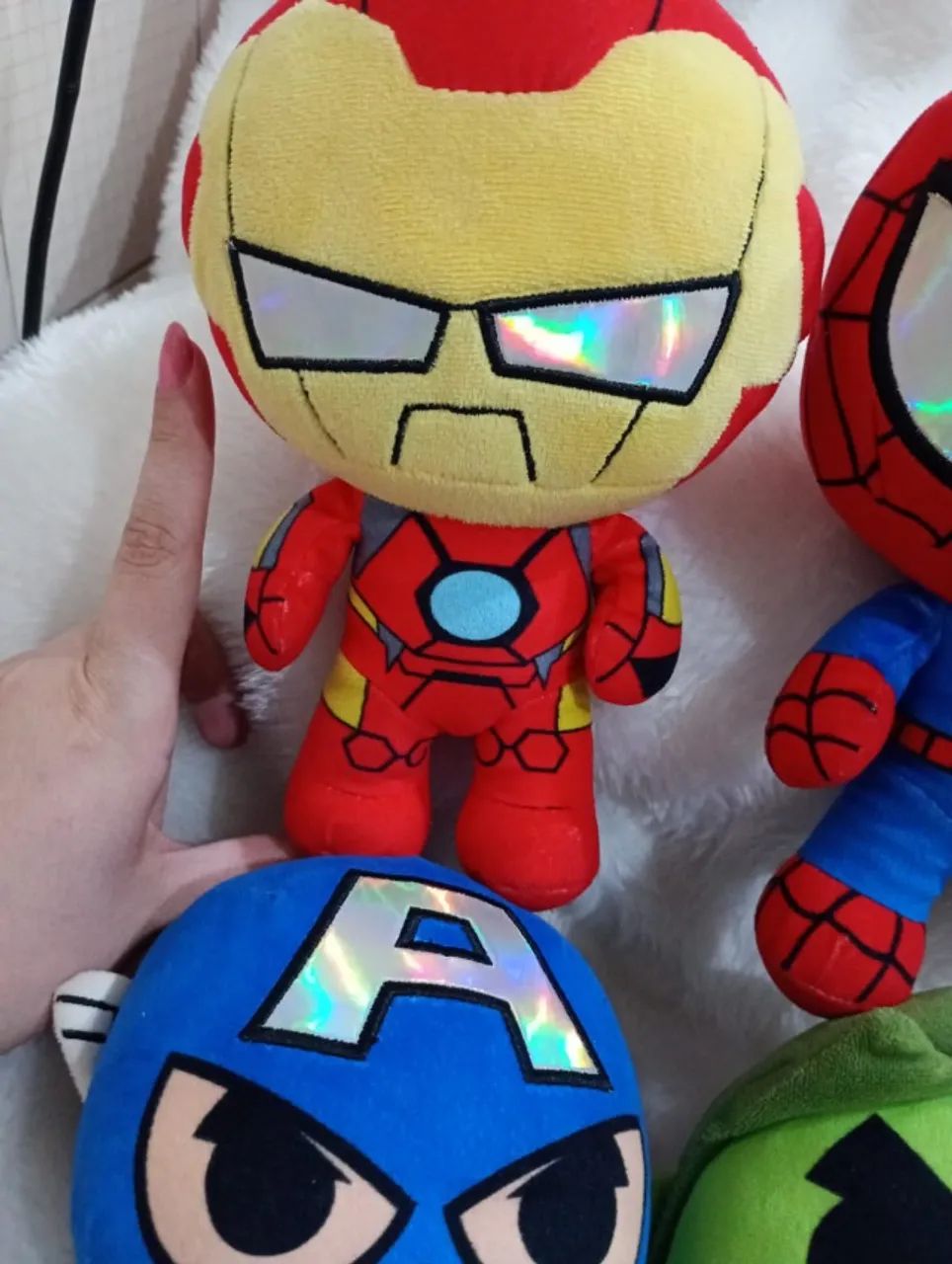 Pelúcias Vingadores Homem de ferro, Hulk, Capitão América, Homem aranha kit com 4 original - Foto 3