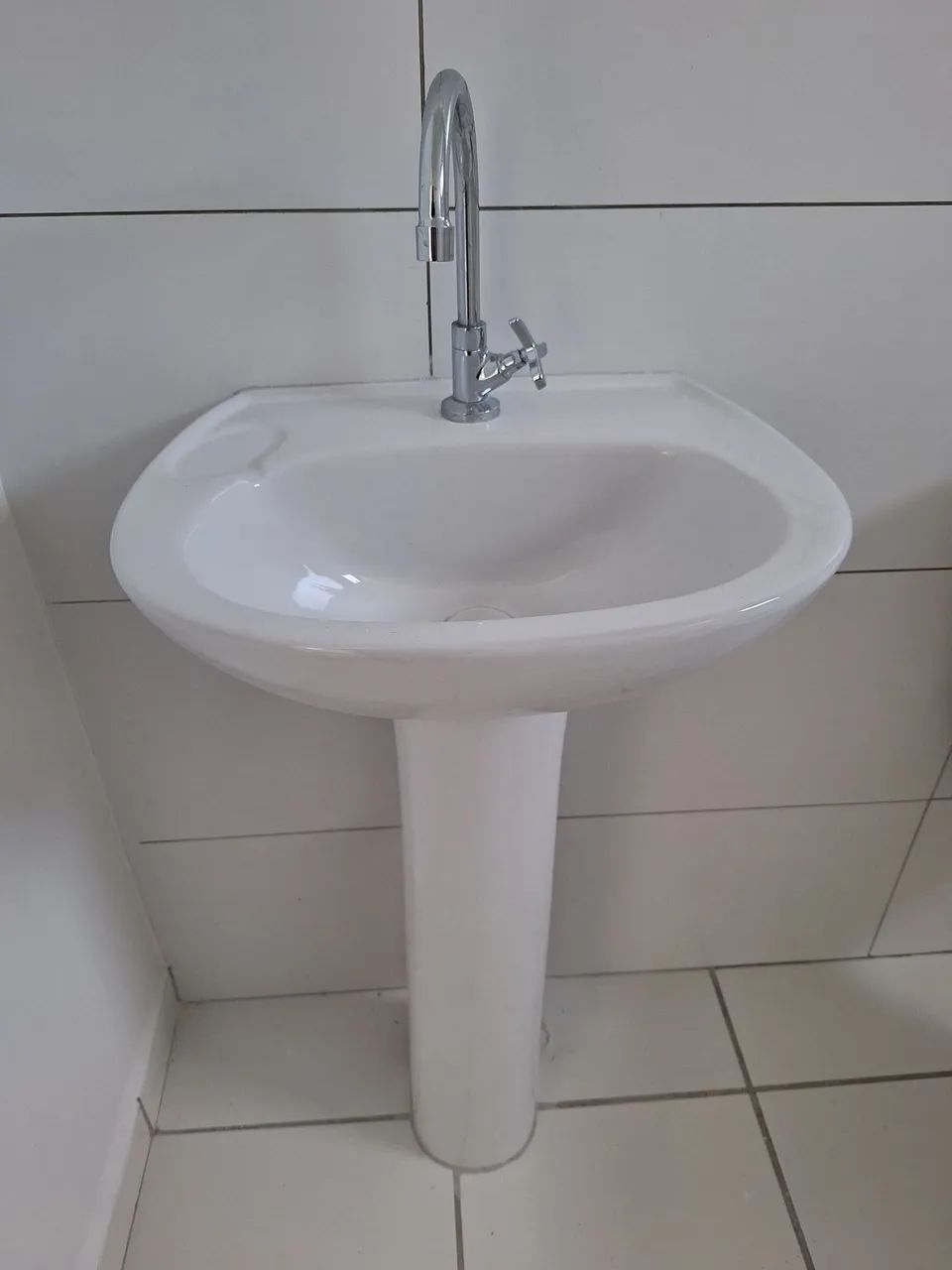 Lavatório com coluna branco