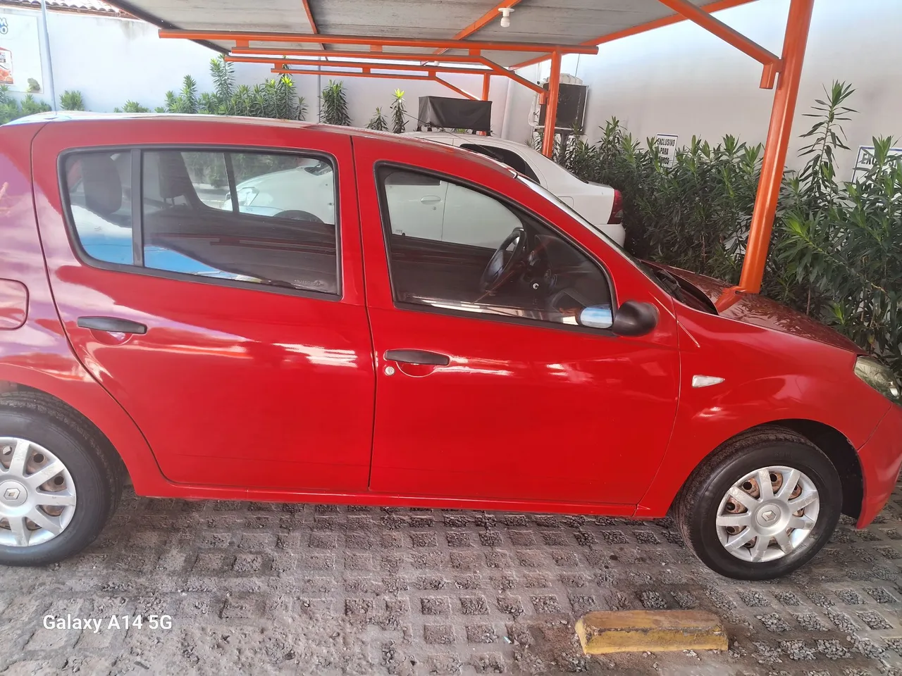 Vendo sandero ou faço troca em carro do meu interesse.