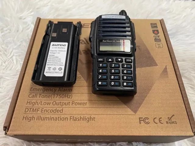 Rádio Comunicador BAOFENG UV-82 - Dual Band FM Profissional e Display Duplo!