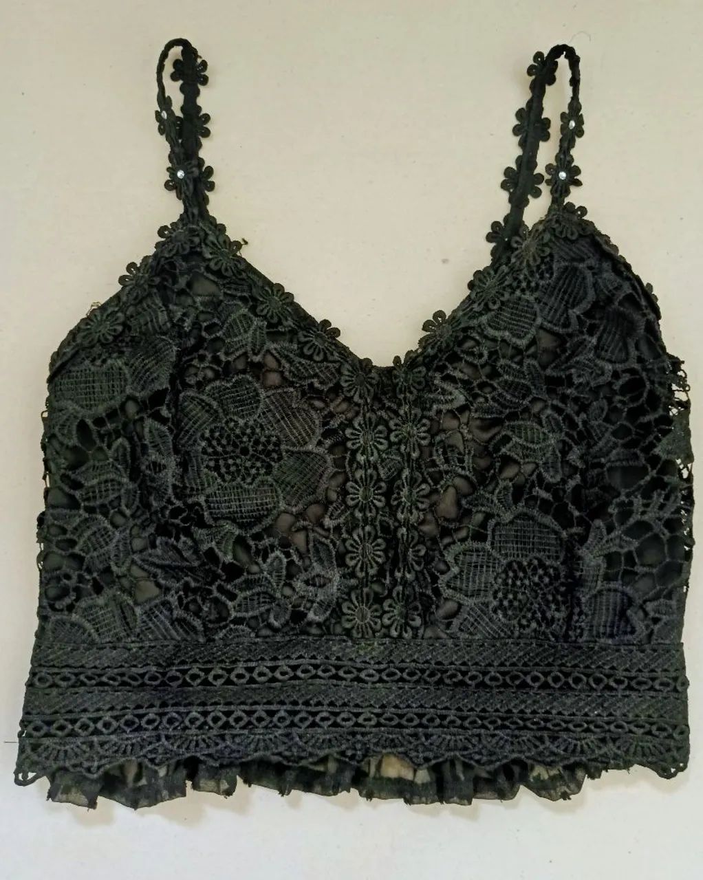 Blusinhas com alça top em renda nas cores preta e lilás novas 