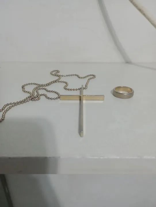 Cordão  com cruz , acompanha um anel . - Foto 2