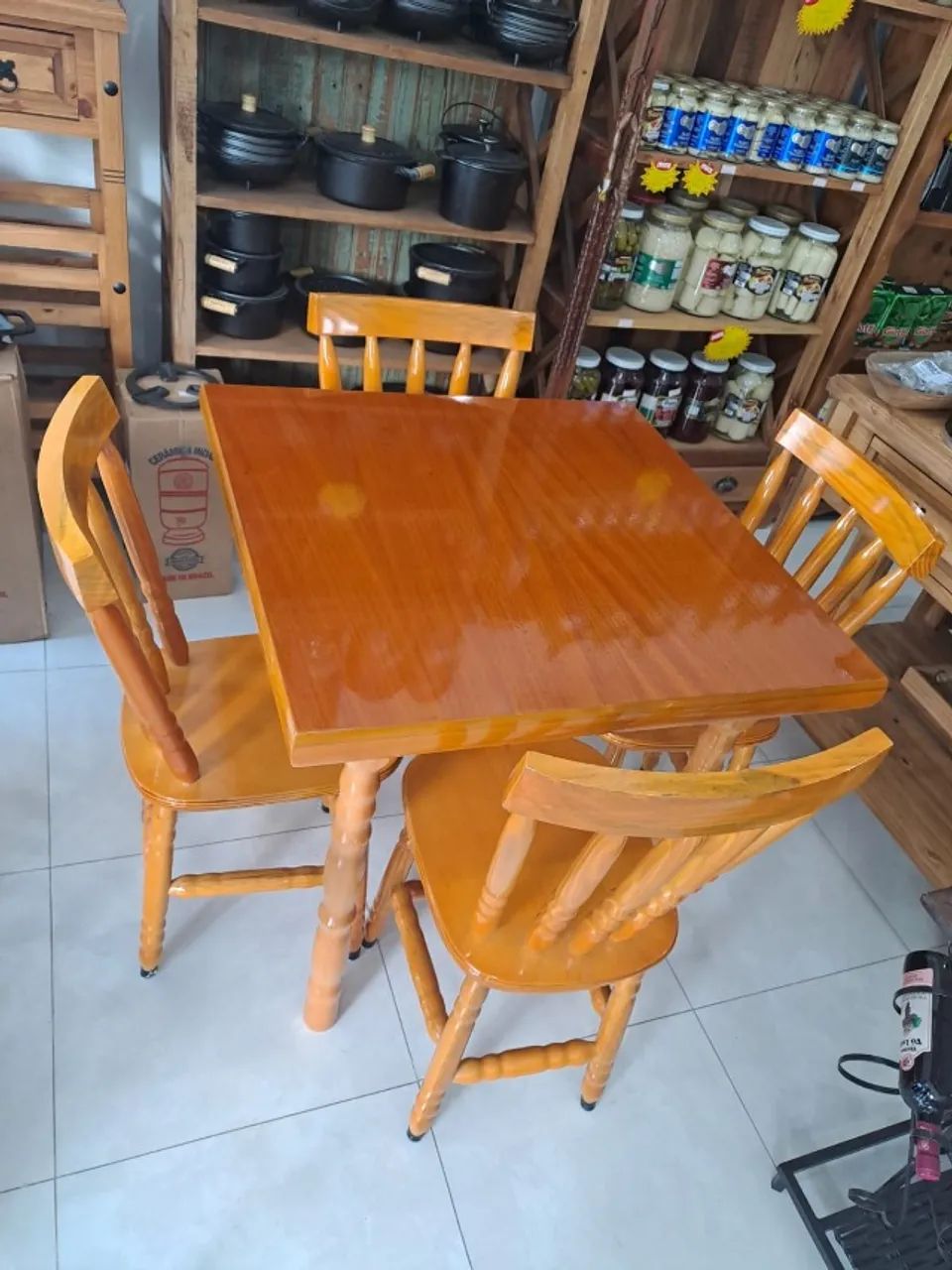 Conjunto Mesa com 4 Cadeiras Em Eucalipto 80 X 80