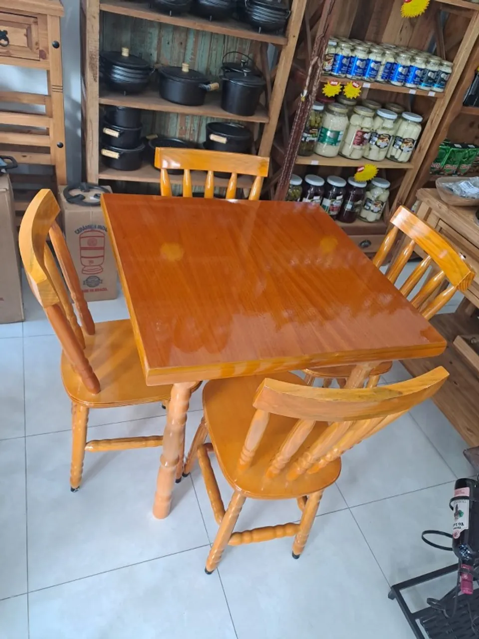Conjunto Mesa com 4 Cadeiras Em Eucalipto 80 X 80
