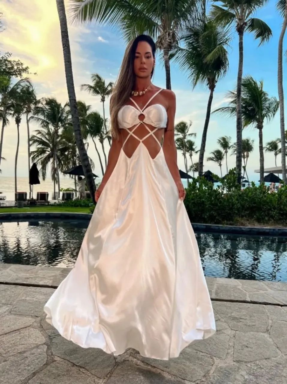 Vestido longo branco de cetim - Foto 4