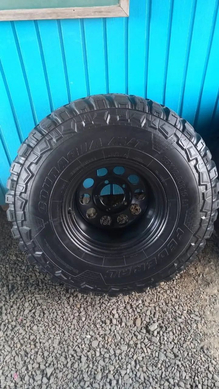 Pneu jeep rural  