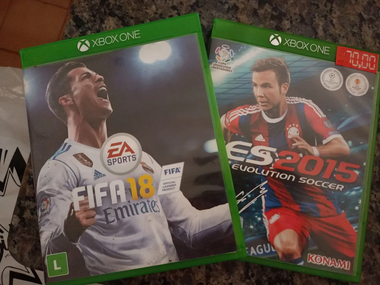 Jogos Xbox One FIFA 18 e PES 2015