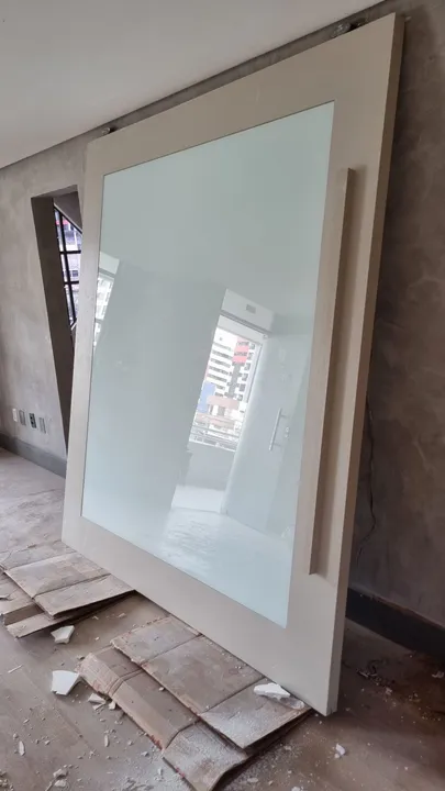 Porta de Vidro Moderna com Moldura em Madeira