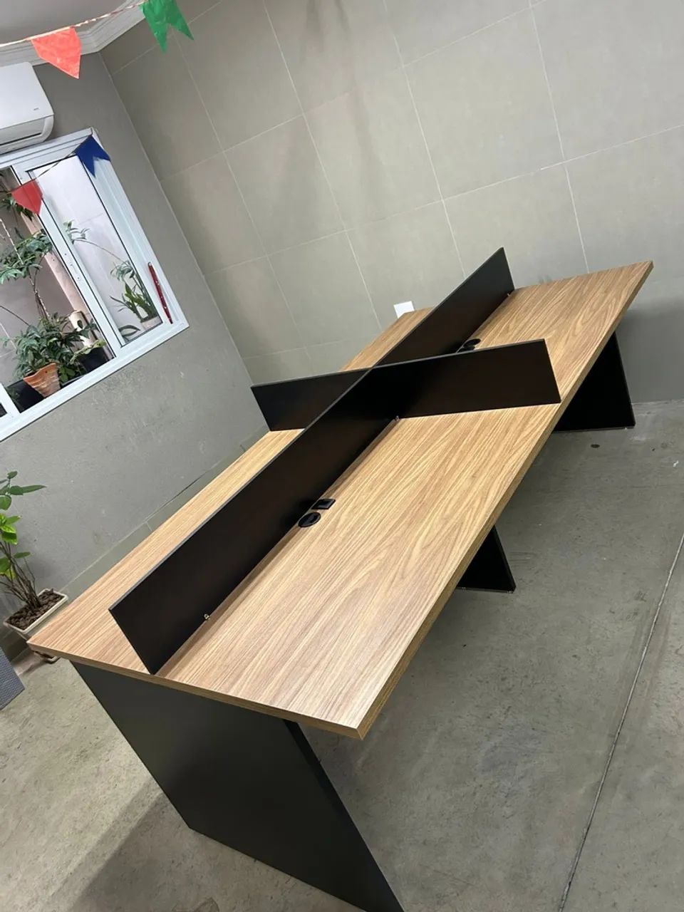 Estação de trabalho:Mesa de escritório com divisória - Foto 2