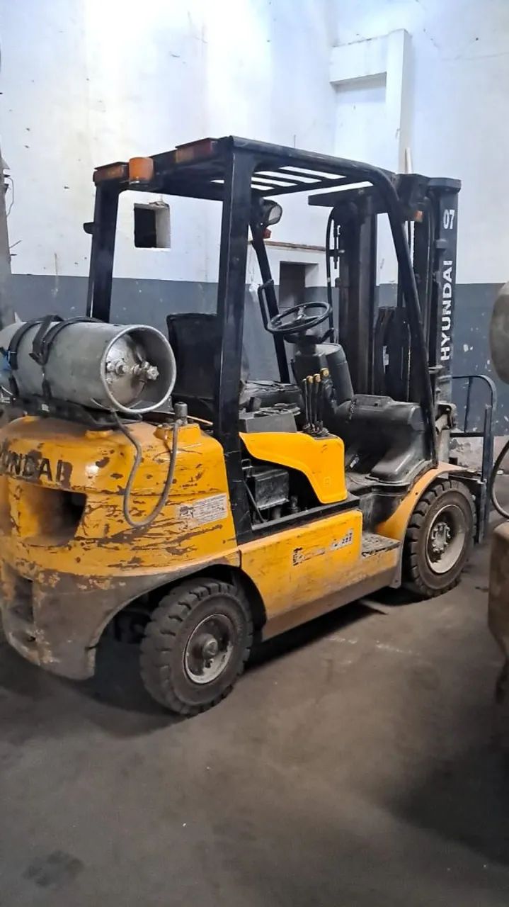 Oportunidade: 2 Empilhadeiras Hyundai 2.5 Ton - Torre Triplex + Deslocador - Foto 5