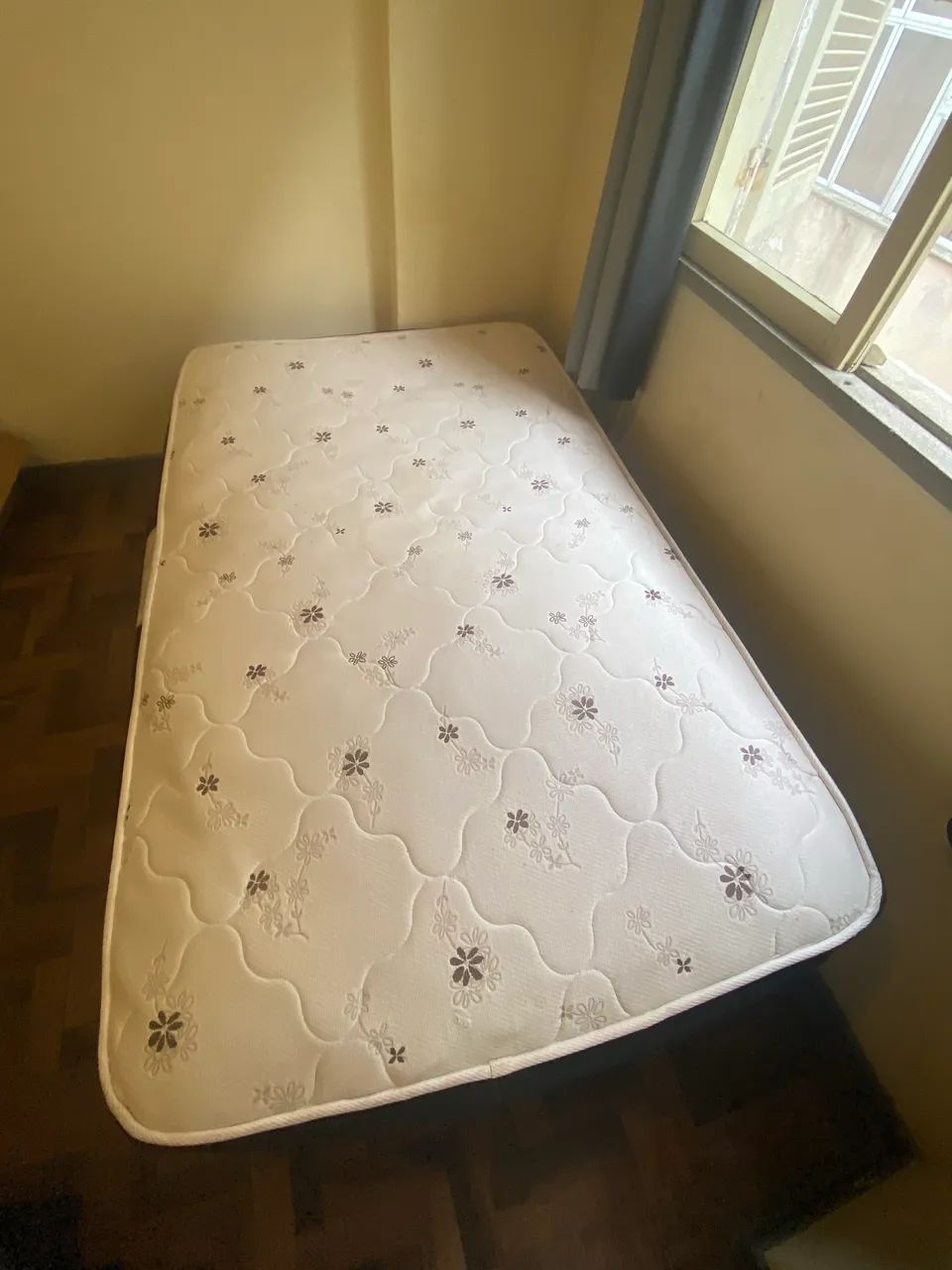 Vendo Cama Box Viúva