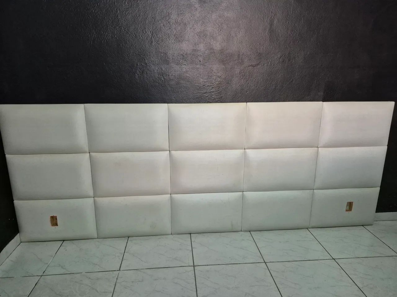  Cabeceira de Cama Estofada de couro branco
