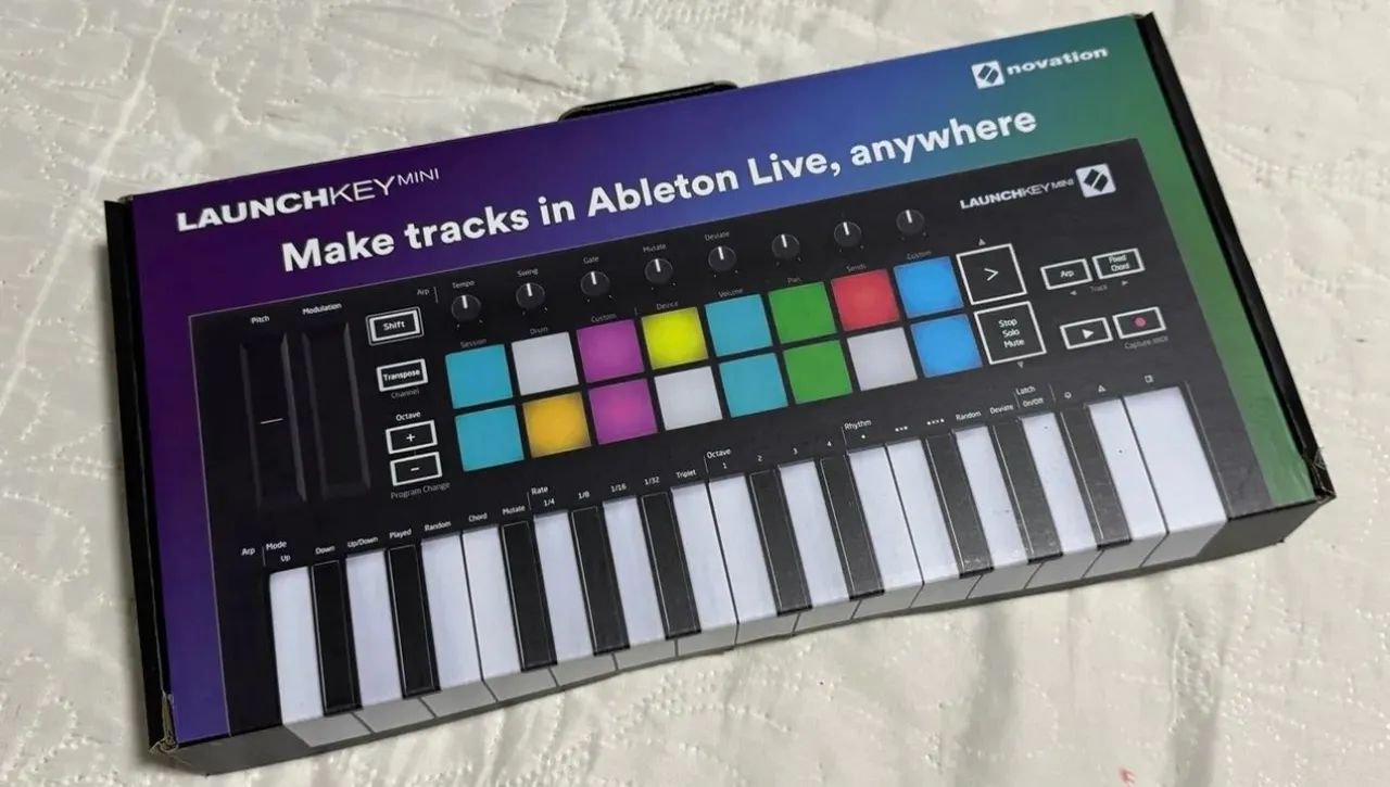 Teclado Controlador Novation LaunchKey Mini MK3