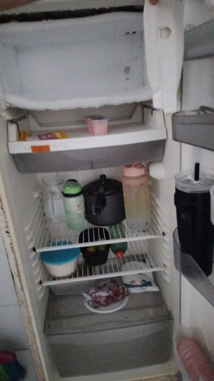 Geladeira funcionando perfeitamente mente - Geladeiras e Freezers