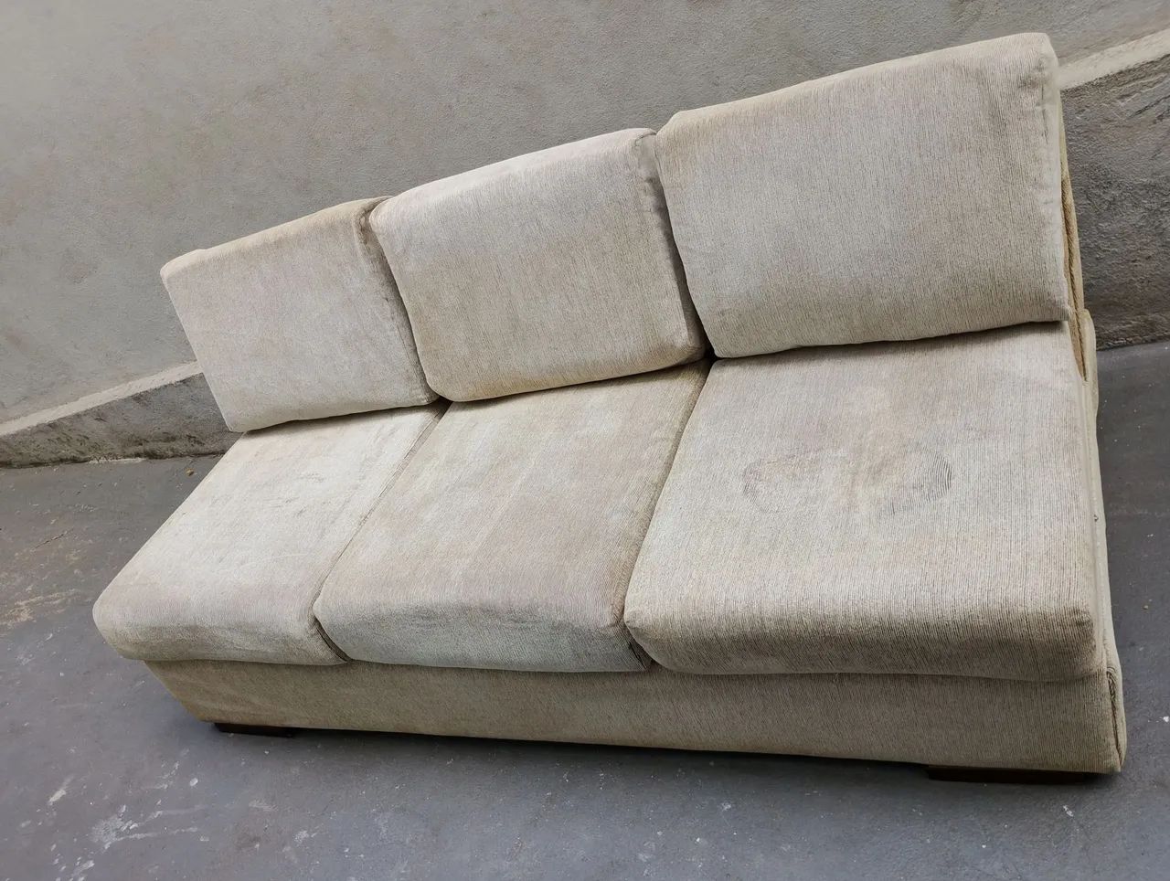 Three-Seater Sofa470063292204328961