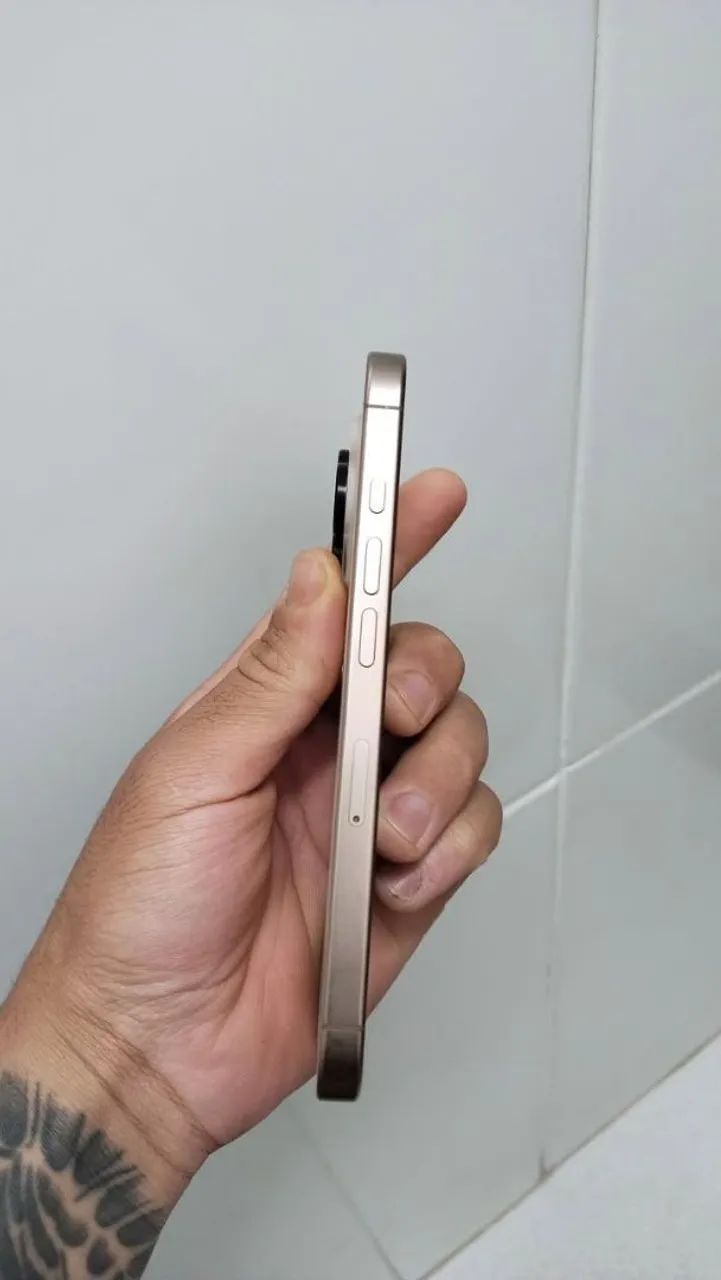 iPhone 16 pro 128  - Foto 2