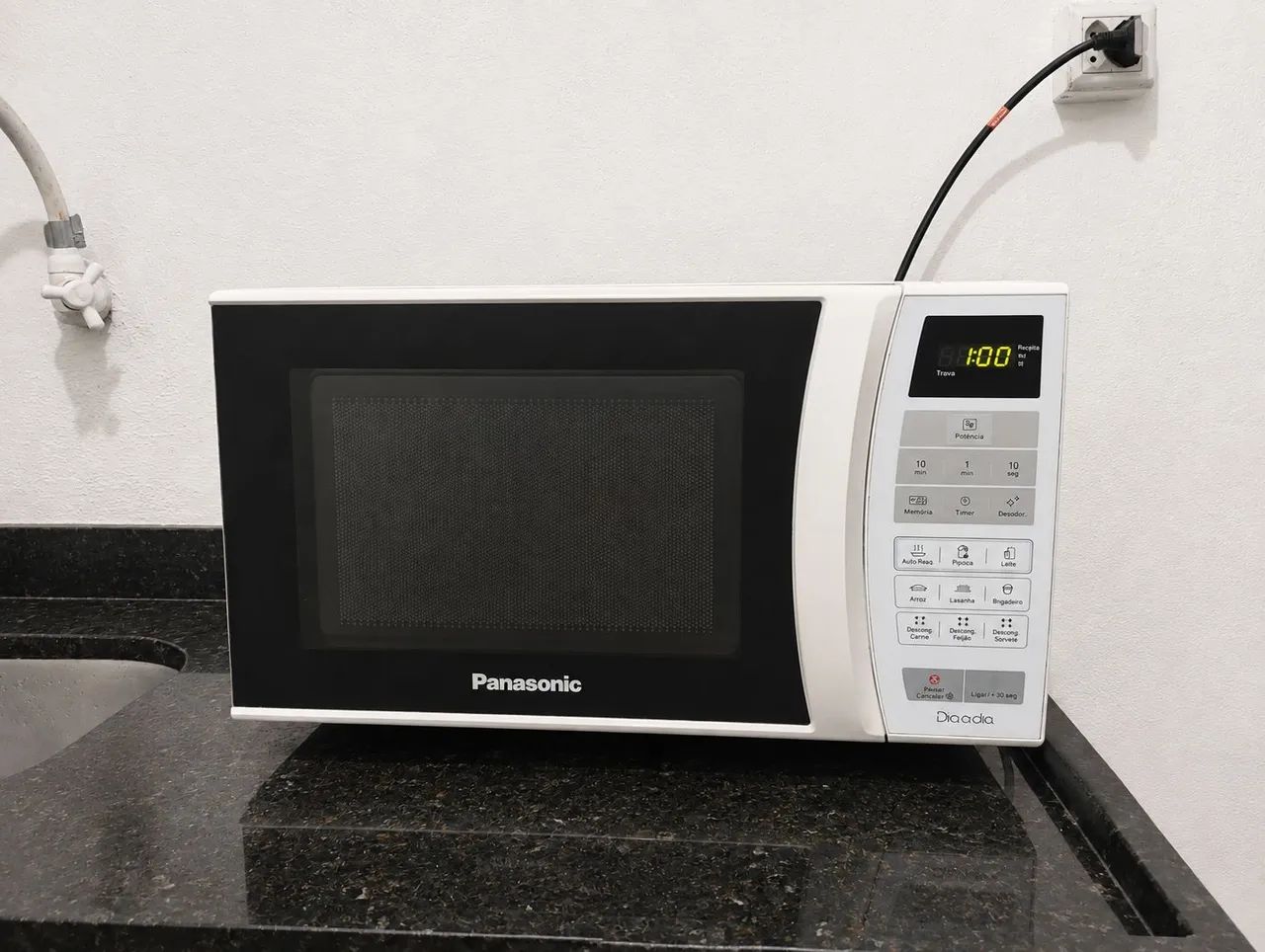 Microondas Panasonic 26 litros ótimo funcionamento - Foto 3