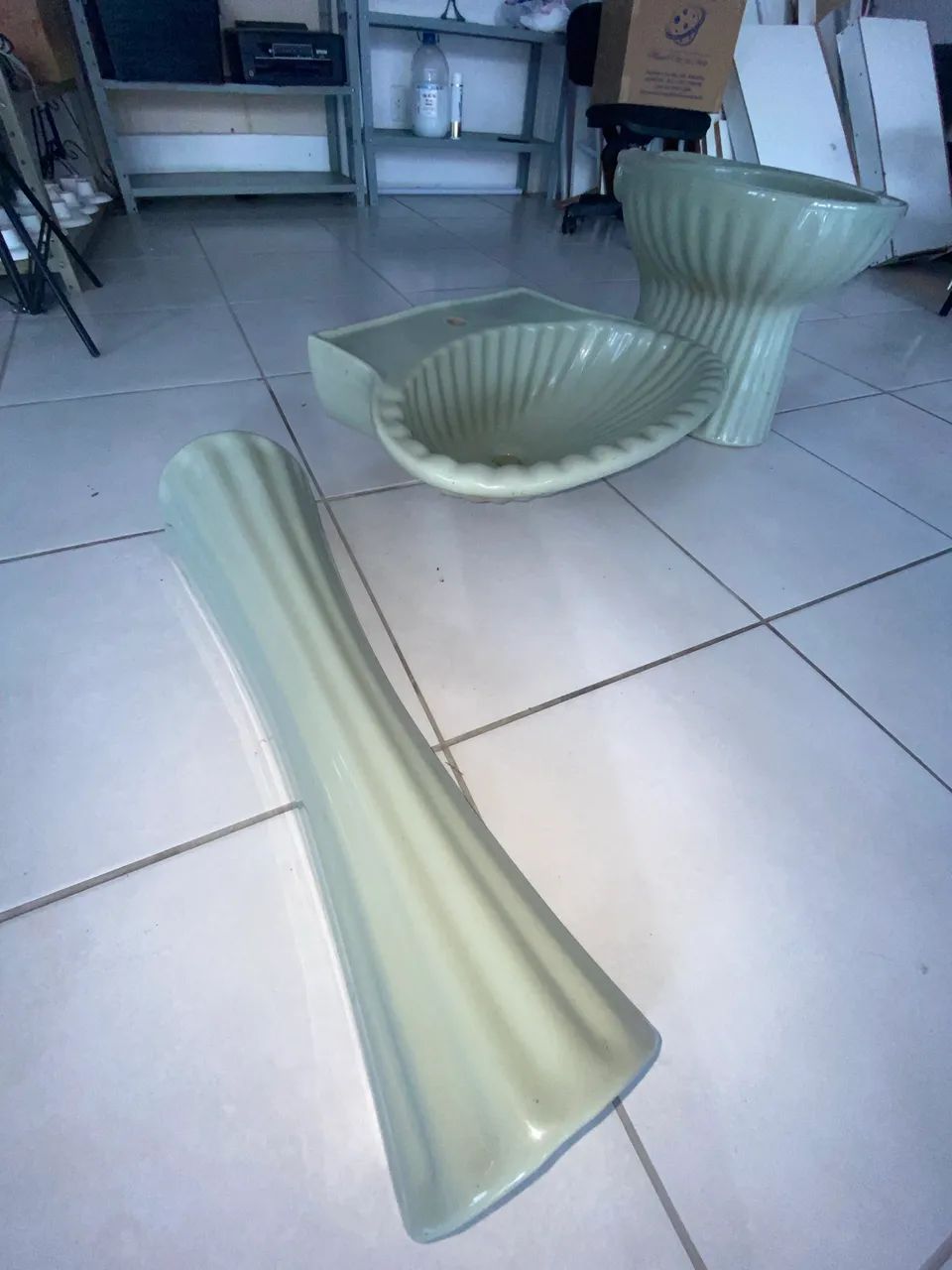 conjunto de louça sanitária retrô em formato de concha. É  - Foto 4