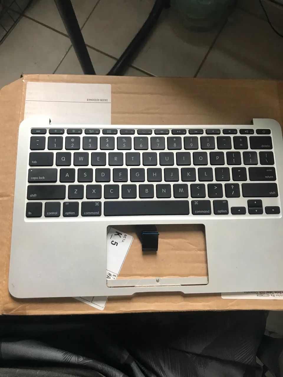 Teclado com carcaça do MacBook Air a1370