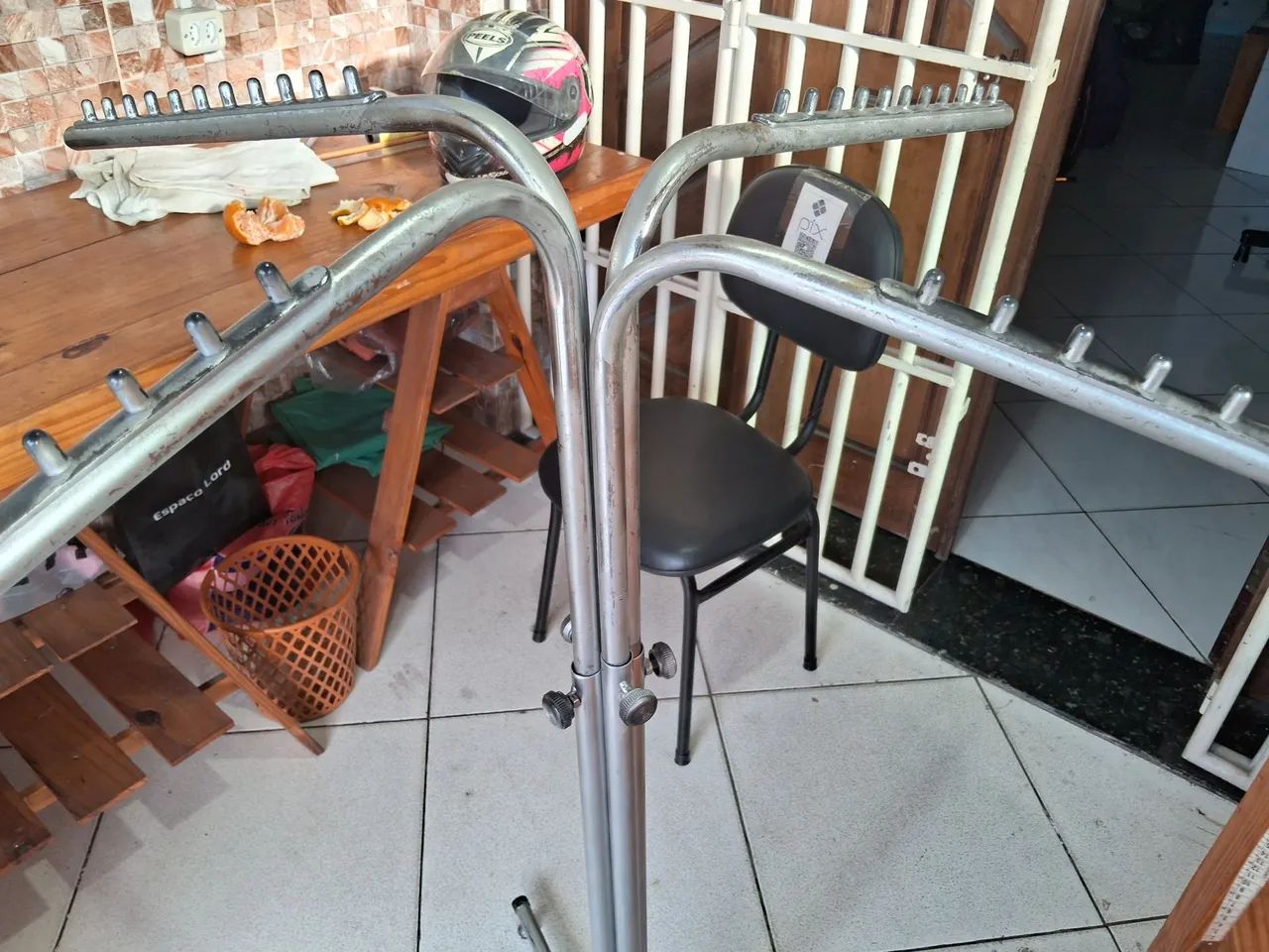 Vendo Arara em aço cromado<br>Valor $23,00<br>What - Foto 5