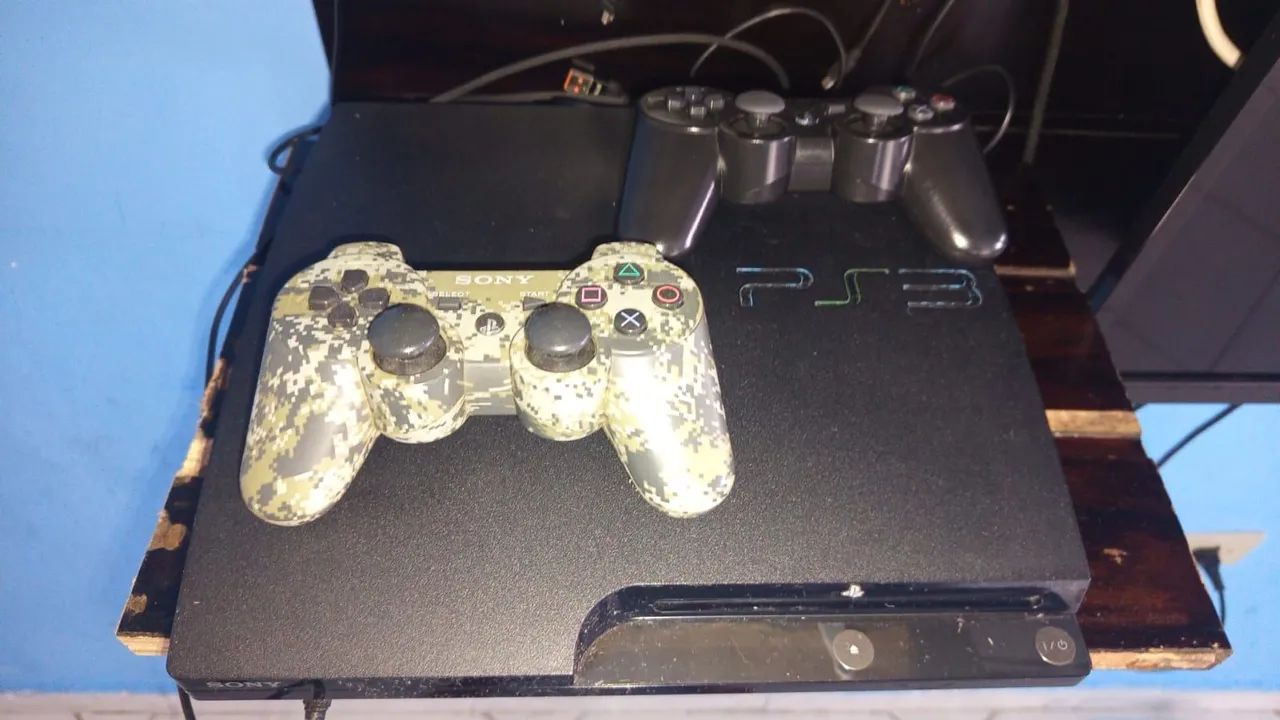 Playstation 3<br>Desbloqueado com mais de 2.000 jogos 