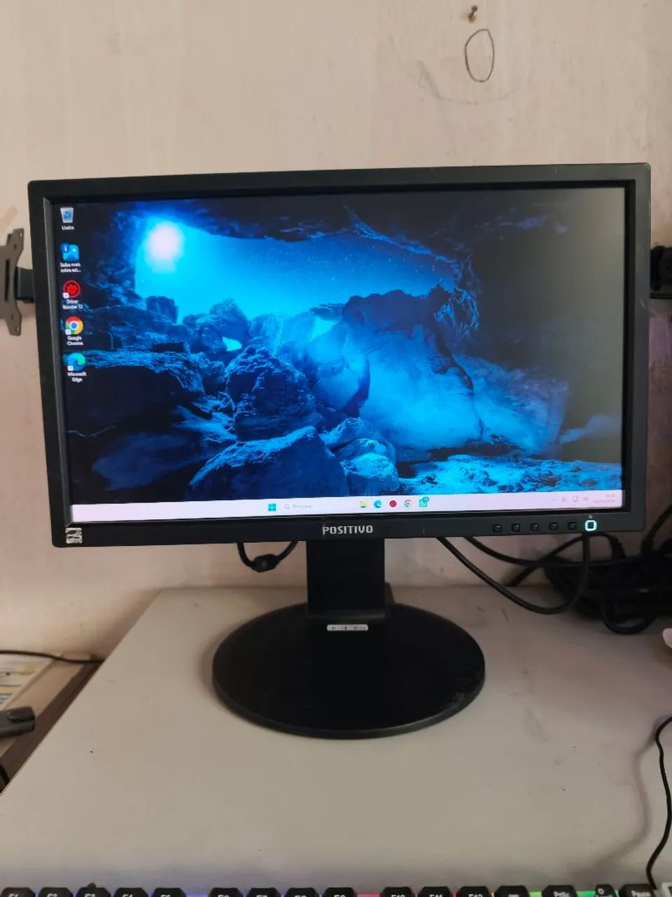 Monitor Giratório Positivo 19 polegadas entradas vga e Dvi 