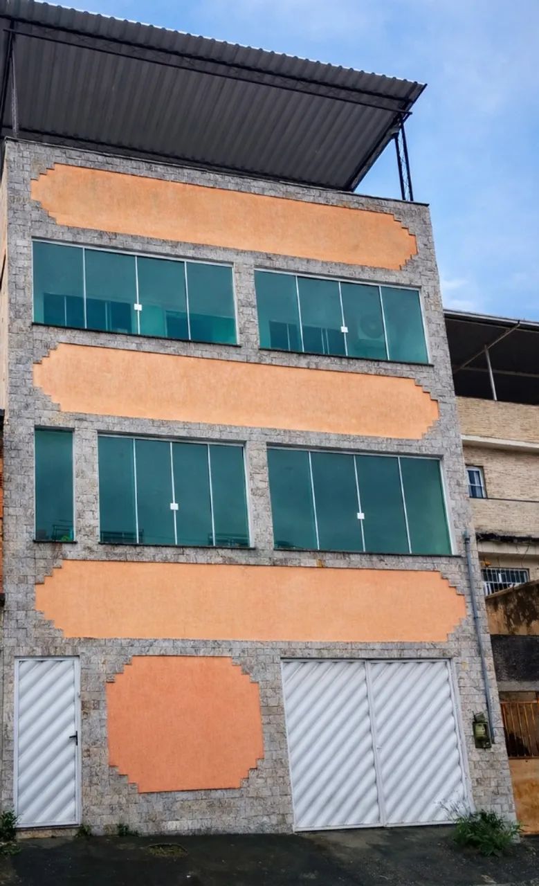 Casa duplex com 3 quartos, suíte e terraço 
